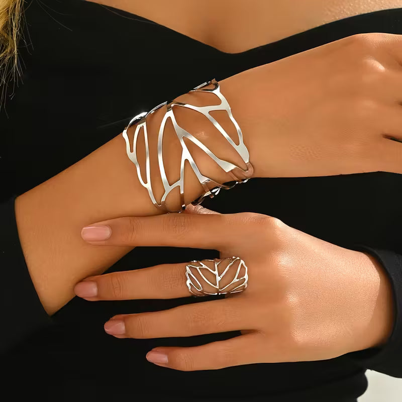 Conjunto de brazalete y anillo