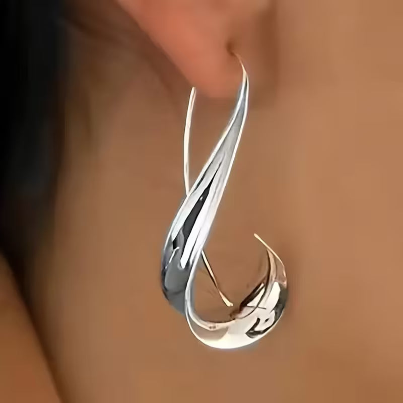 Aros plateados asimetricos