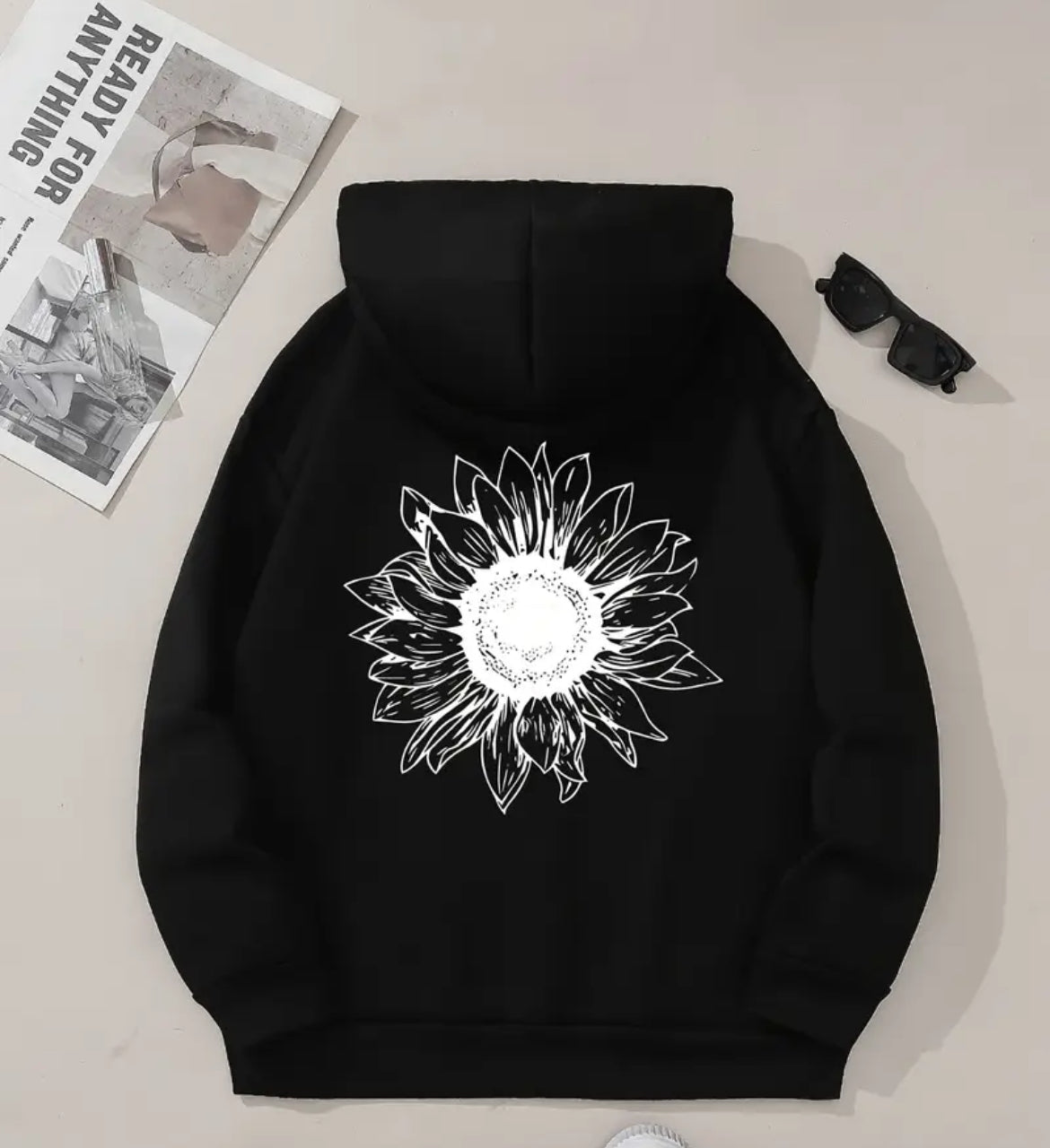Buzo negro con girasol | Talle XL