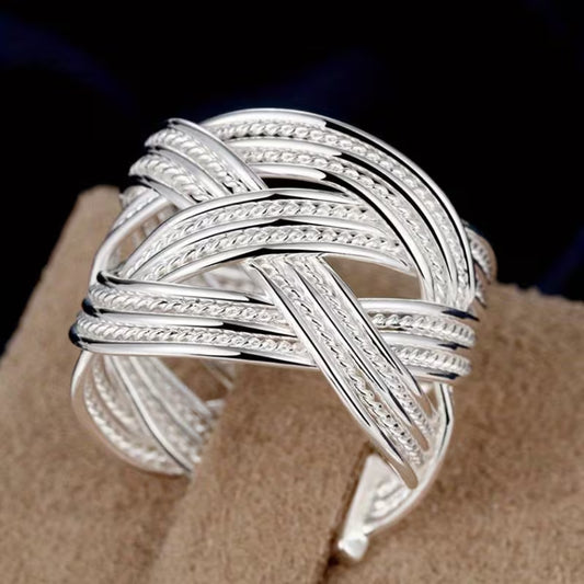 Anillo plateado con brillos